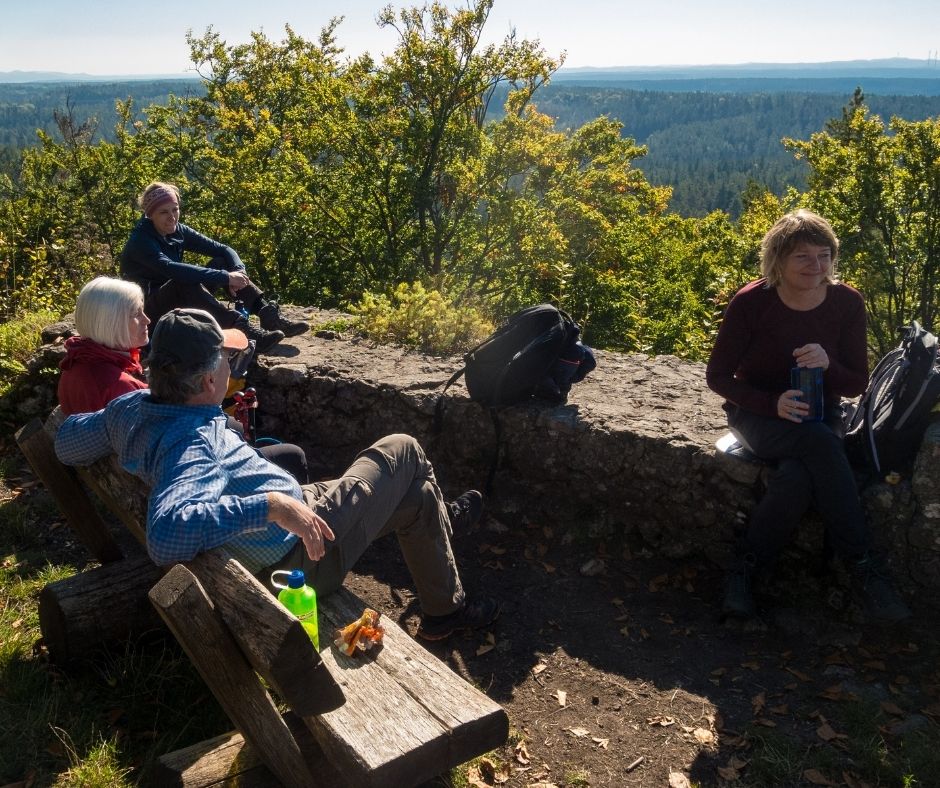 Wilde Felsen, waldige Wege (7)