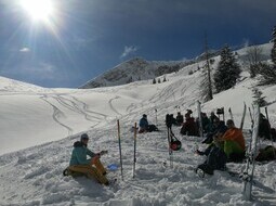 Skitouren Namloser Tal - Pause nach Powderabfahrt