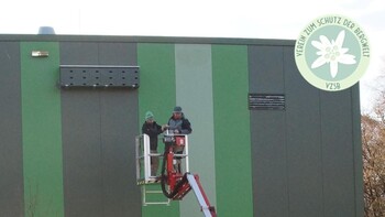 Artenschutz  - Nistk&auml;sten f&uuml;r Mauerseegler am  B12 