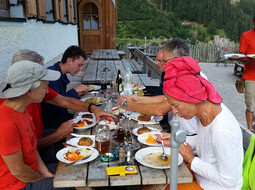 9. Kulinarische Belohnung auf der Höttinger Alm