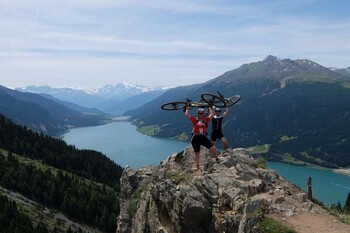 Mit Bus und Bahn in die Berge - Tourenvorschlag: MTB AX Light von Landeck bis Kalterer See