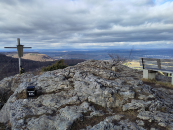 Mit Bus und Bahn in die Berge - Tourenvorschlag: Auf dem HW 5 vom Schloss Lichtenstein zum Sch&ouml;nbergturm