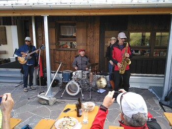 Tourenbericht Bergsteigen - Alpenrosen, die frisch renovierte T&uuml;binger H&uuml;tte &ndash; und dazu noch Jazz