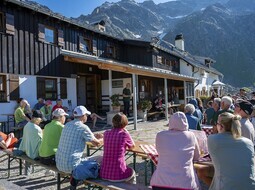 <div class="cmswysiwyg"><p><strong>August</strong>: Zwei Tage lang wird im Garneratal die erfolgreiche Sanierung der Tübinger Hütte gefeiert.</p>
<div class="cleardiv">&nbsp;</div></div>