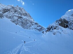 Skitouren Namloser Tal - Aufstieg zum Tschachaun mit Sicherheitsabständen