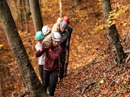 <div class="cmswysiwyg"><p><strong>Oktober</strong>: Alle packen an bei der Aktionswoche "Kletternde fürs Klima" - nicht nur beim Wegebau an den linken Wittlingern.</p>
<div class="cleardiv">&nbsp;</div></div>
