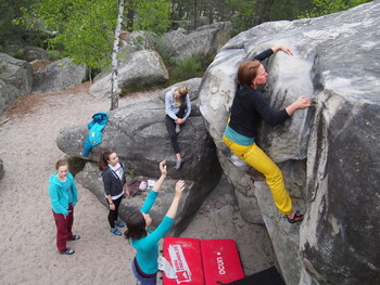 Tourenbericht Bouldern - 30 Gorillas, drei Busse und 40 Baguettes