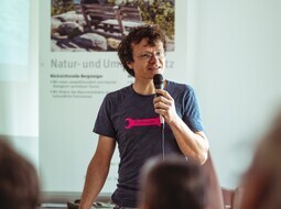 <div class="cmswysiwyg"><p>Der Seminarraum wurde zum Vortragsraum über Felskaderaktivitäten und Expeditionen von Sektionsmitgliedern.</p>
<div class="cleardiv">&nbsp;</div></div>